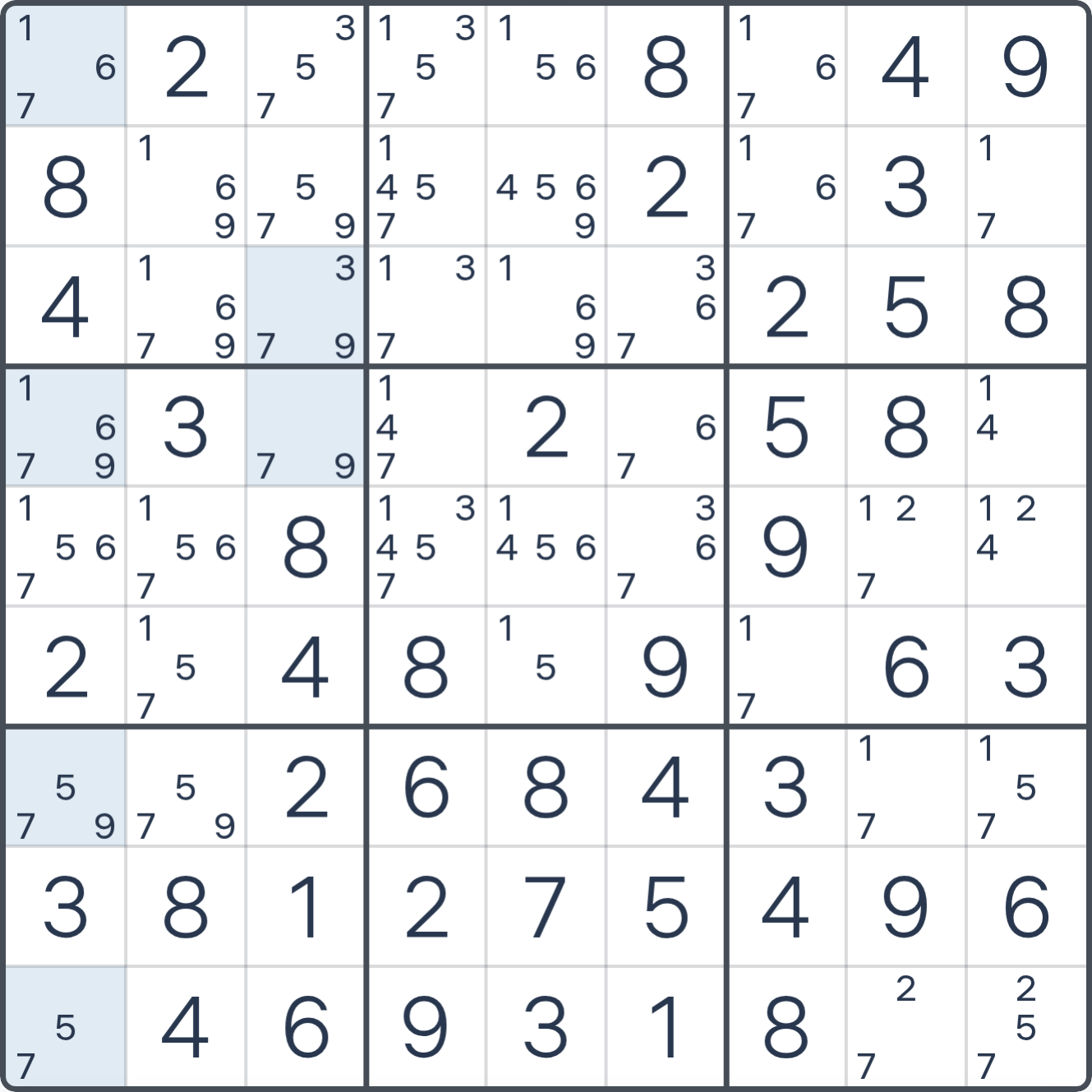 Grille de Sudoku montrant l’étape 1 de l’exemple (Dynamic Forcing Chain), avec les candidats et cases pertinents mis en évidence.