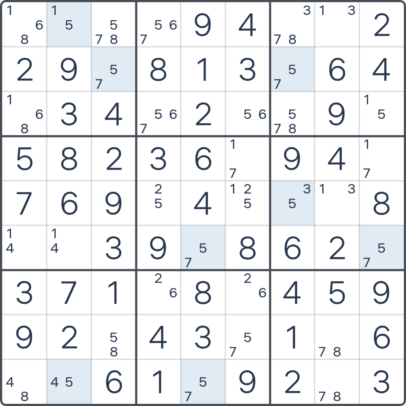 Grille de Sudoku montrant l’étape 1 de l’exemple (Anneau AIC à un chiffre), avec les candidats et cases pertinents mis en évidence.
