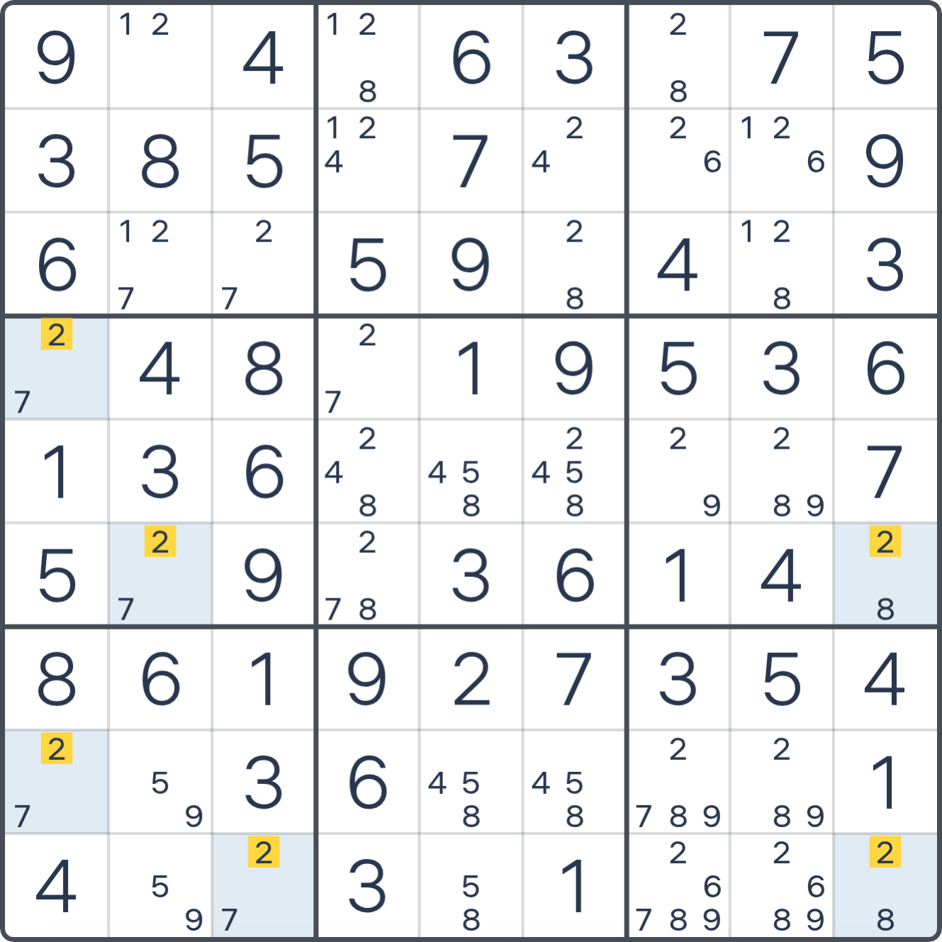 3ノード同一数字AICリングの実例ステップ1を示す数独盤面。関連する候補とマスがハイライトされている。