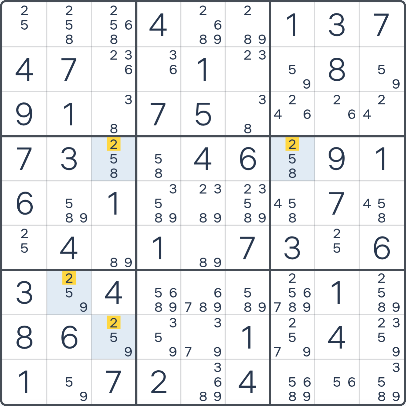 Grille de Sudoku montrant l’étape 1 de l’exemple (X-Chain à deux nœuds (Rectangle vide — minimal)), avec les candidats et cases pertinents mis en évidence.