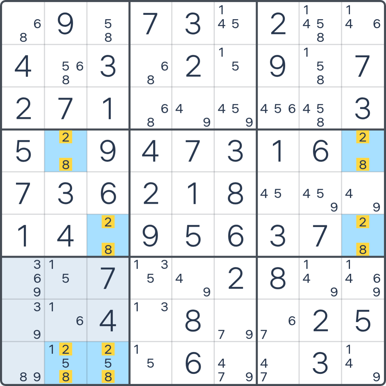 Grille de Sudoku montrant l’étape 2 de l’exemple (Boucle Unique type 4), avec les candidats et cases pertinents mis en évidence.