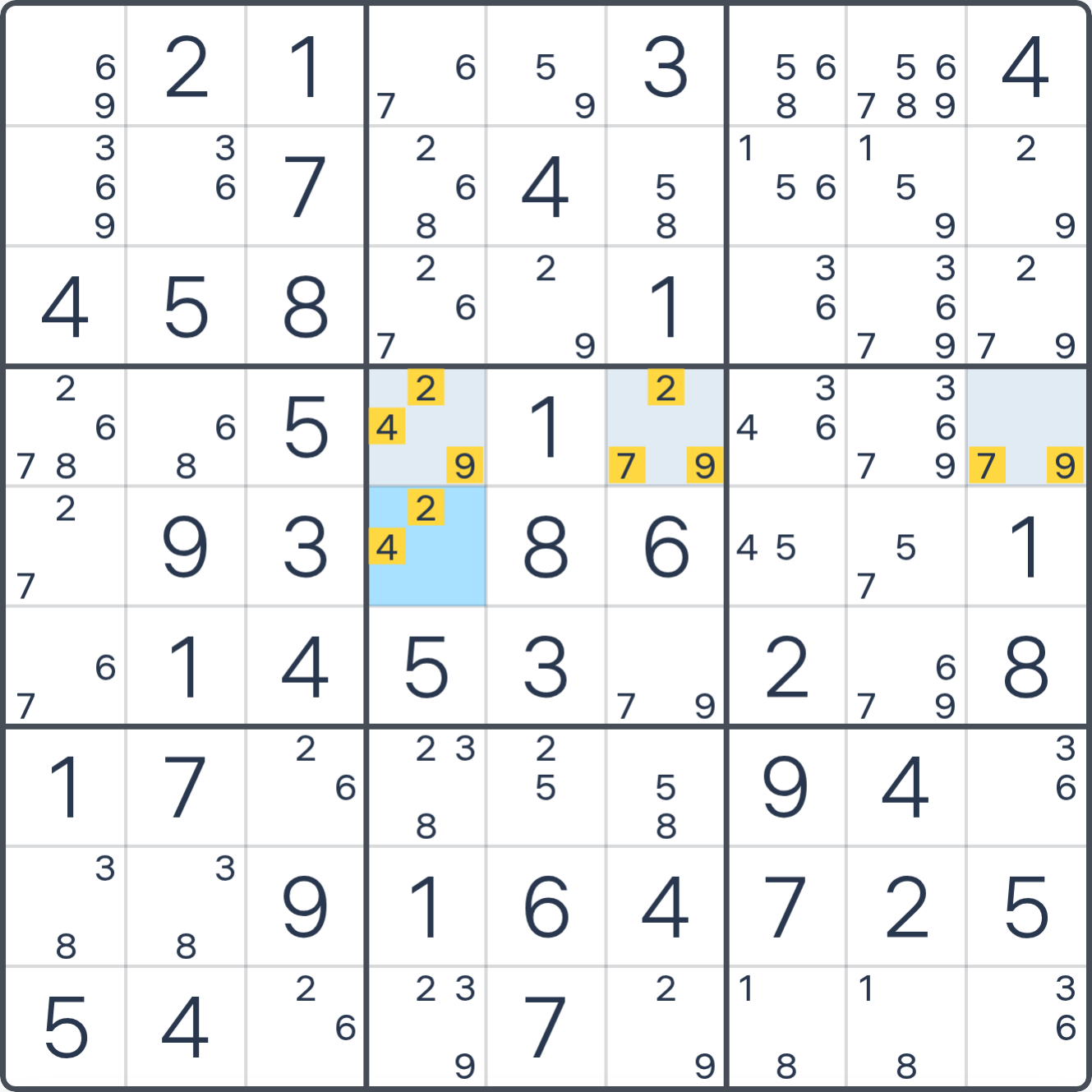 Grille de Sudoku montrant l’étape 1 de l’exemple (Anneau WXYZ), avec les candidats et cases pertinents mis en évidence.